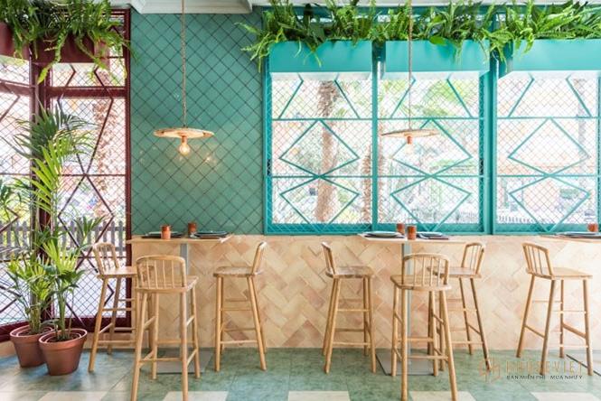 Bộ bàn ghế đơn giản, gọn gàng.