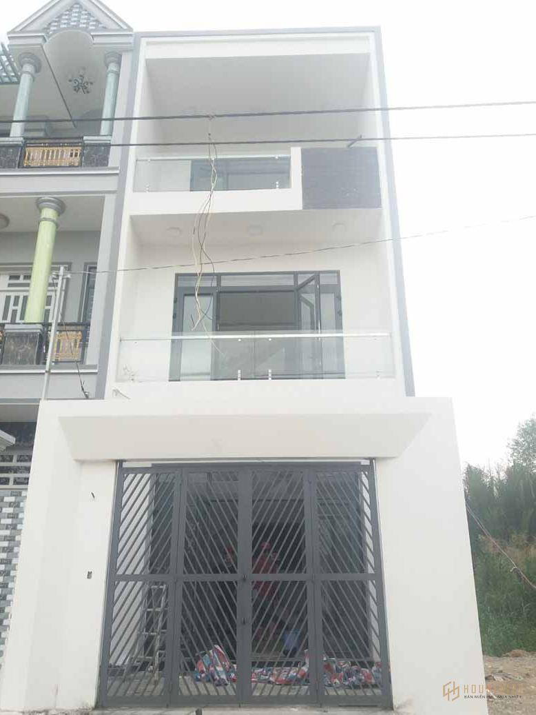 Nhà phố 3 tầng hiện đại đang trong giai đoạn hoàn thiện