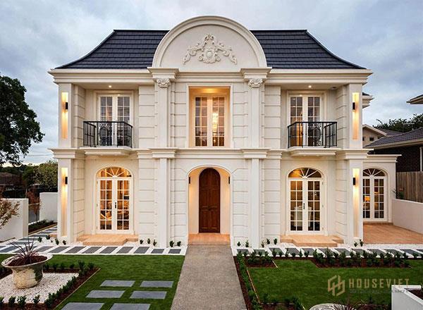 Hệ thống ánh sáng và các ô cửa lớn giúp giúo gia chủ dễ dàng quan sát thiết kế sân vườn biệt thự