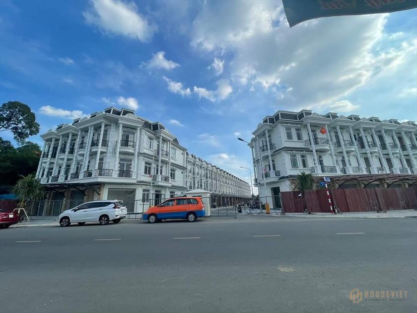 Bán nhà phố thương mại dự án Royal Town Dĩ An Bình Dương, giá gốc chủ đầu tư. Liên hệ chọn căn đẹp