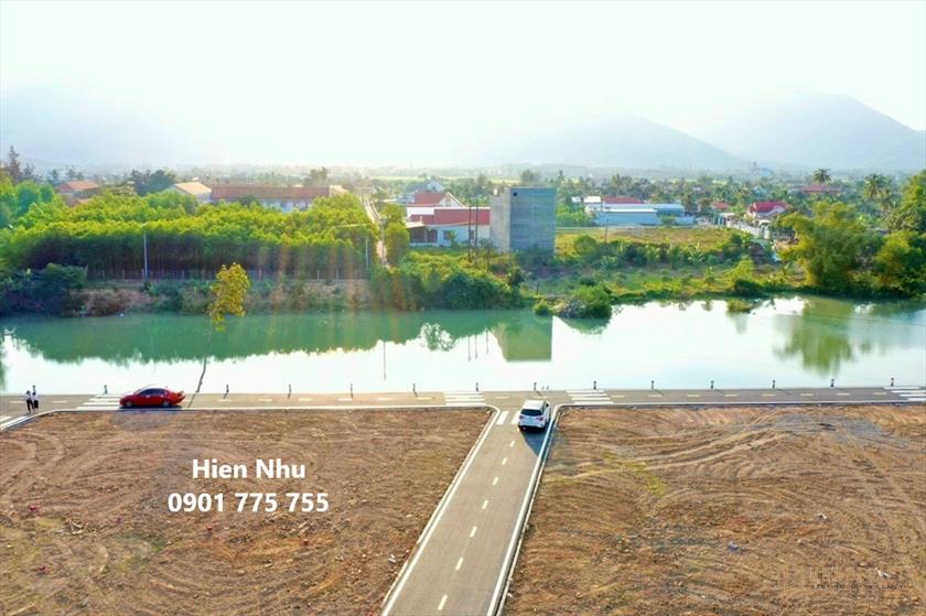 ĐẤT VIEW HỒ GIÁ RẺ S=1038M2 (400M2 THỔ) CHỈ 561TR BECAMEX O9O1775755