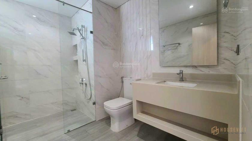 Chủ nhà cần bán căn hộ Midtown View trực diện sông 2PN2WC 110m2