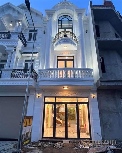 BÁN NHÀ MẶT TIỀN DT747, NGAY TTHC TX TÂN UYÊN
