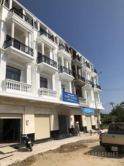 Bán nhà phố thương mại mặt tiền chợ Bình Minh rất đẹp