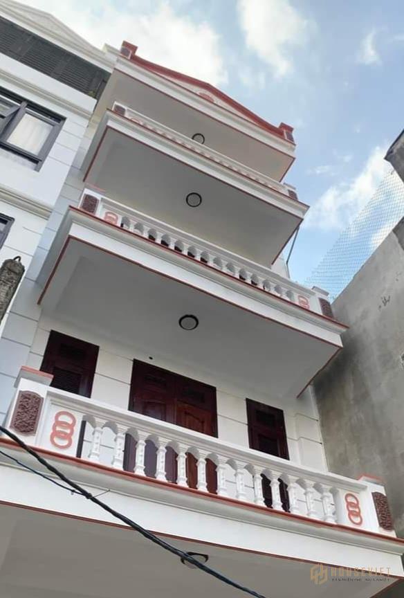 Chỉ hơn 4 tỷ, nhà 4 tầng, 43 m2, cách sân mỹ đình 2 km