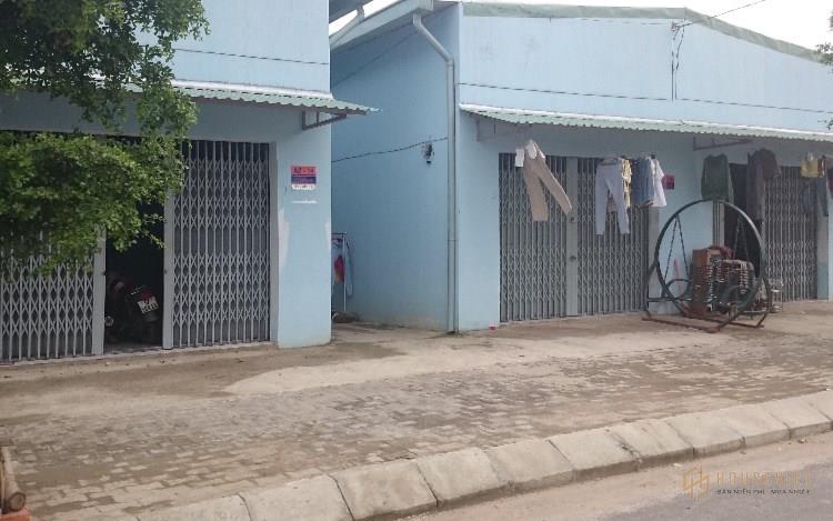 Bán dãy trọ cấp 4 dt 10x33m hẻm chính 300 nguyễn văn linh p bình thuận Q7