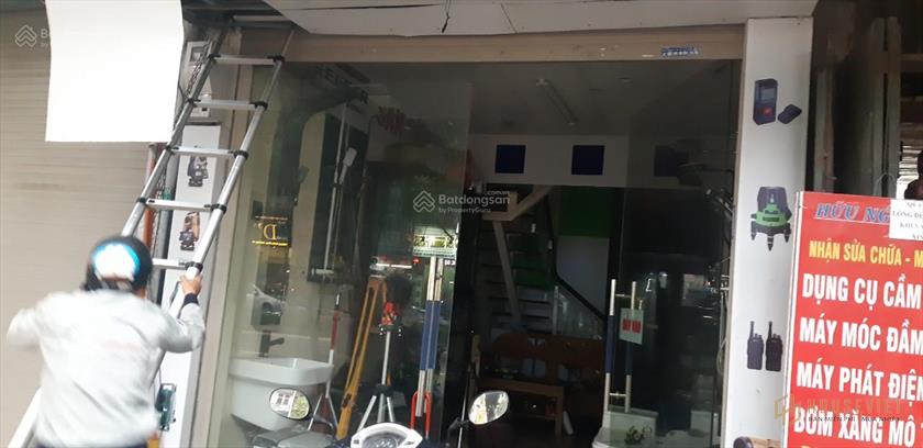 Bán nhà 2 tầng, mặt đường Vạn Phúc