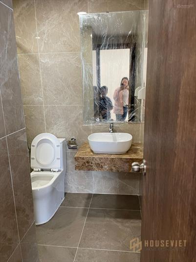 Đang cần bán nhà 3 pn 2wc tại công viên Hoàng Văn Thụ đã nhận nhà