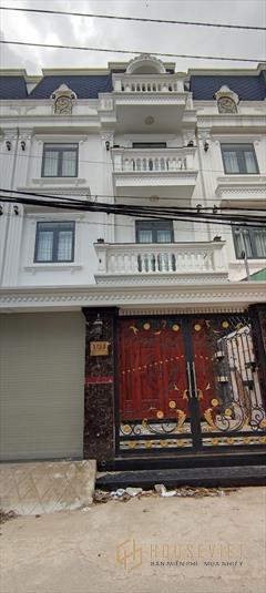 Bán nhà Quận 12 đường Đông Hưng Thuận 10B - đường 6m có sân đậu ô tô