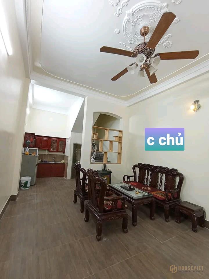 Nhà 3 tầng,dân xây tâm huyết,còn rất mới,đầy đủ công năng,