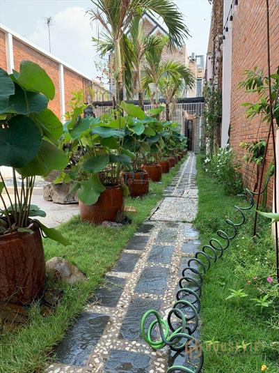Bán nhà biệt thự ngay trung tâm Hậu Nghĩa