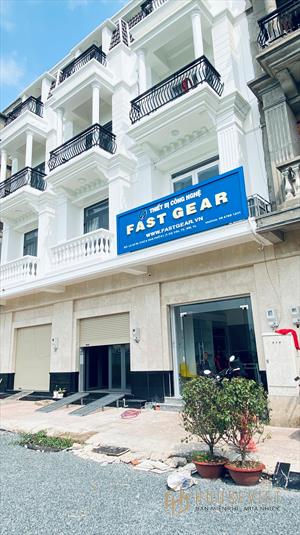 Bán nhà riêng 1 trệt 3 lầu - đối diện chợ Bình Minh