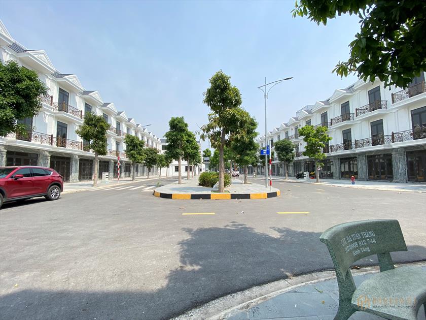 Chính chủ bán nhà phố liền kề, 1 trệt 2 lầu, sổ hồng riêng