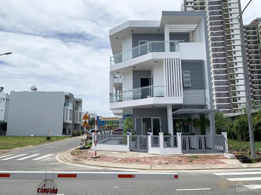 Bán nhà mặt phố 3 tầng, lô góc rất đẹp (đẹp nhất khu)
