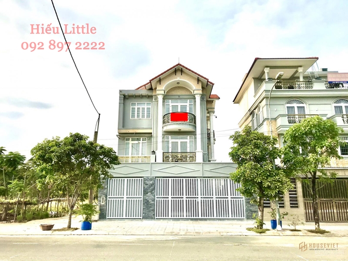 BÁN BIỆT THỰ NGAY ĐẠI HỌC CÔNG NGHỆ UMT - KĐT CÁT LÁI. Mua ở, đầu tư hoăc kinh doanh đều rất tốt.
