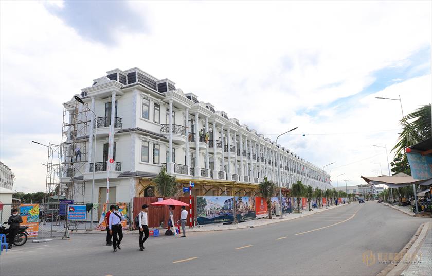 Bán nhà phố trung tâm Dĩ An Bình Dương, thuận tiện kinh doanh