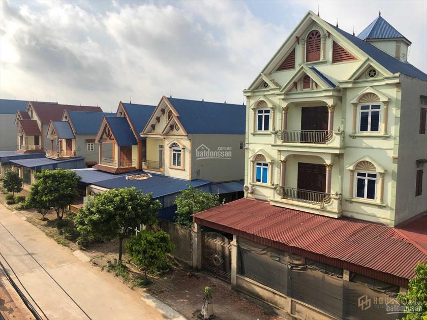 Chỉ từ hơn 300 triệu sở hữu lô 100m2 đất đấu giá Hồng Tiến sổ đỏ cầm tay, giá đang rất rẻ.
