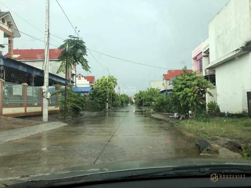 100m2 đất đấu giá Hồng Tiến, nhìn trung tâm y tế, mặt tiền 5m giá chỉ 1,1 tỷ. Cơ hội sinh lời cao