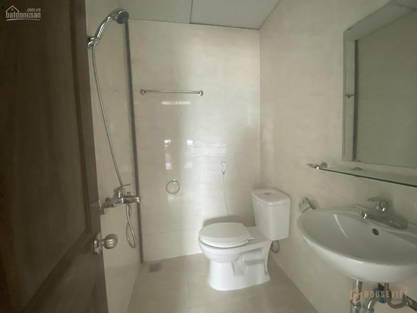 Cần bán căn hộ 2 phòng ngủ Mường Thanh 04 tầng cao, nằm ngay giếng trời thoáng mát.