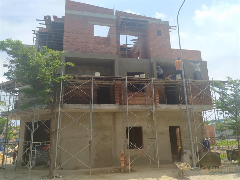 Nhà 1 trệt 2 lầu TP thuận an DT 60m2 . 2 tỷ4 thanh toán 800tr nhận nhà