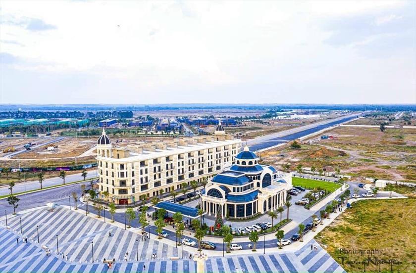 Thu vốn nhà ở khu trung tâm, sau trung tâm thương mại AQUA CITY