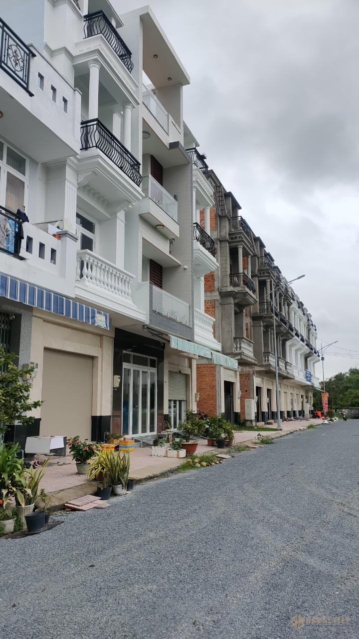 Bán 2 căn nhà phố đẹp nhất khu D, mặt tiền chợ