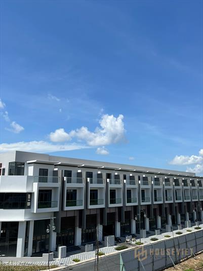 Bán gấp nhà phố thương mại khu Phố Đông Village cam kết rẻ nhất 11.2ty