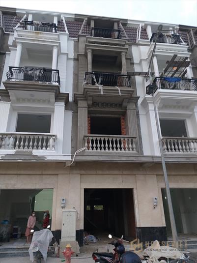 Bán nhà phố trung tâm Chợ Cái Vồn, 4 tầng, 205m2, mặt tiền chợ