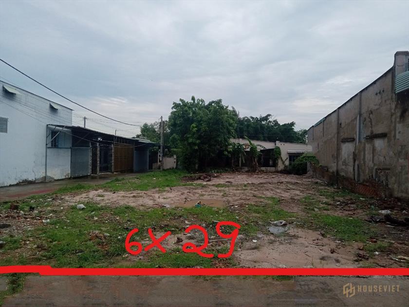 Gần Vincom Bảo Lộc tui bán lô đất full thổ cư 700tr, sổ sẵn.