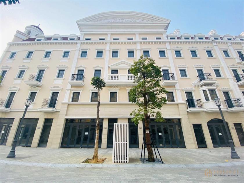 Bán khách sạn 5* trung tâm Bãi CháyHạ Long, 32 phòng, đi bộ 2p ra bien
