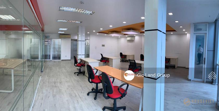 Văn phòng có sẵn bàn ghế ngay trung tâm Quận 3 cho thuê giá tốt