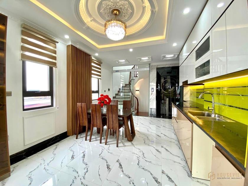 Nhà đẹp Phố Việt Hưng - 6 tầng thang máy - Full nội thất mới 100%