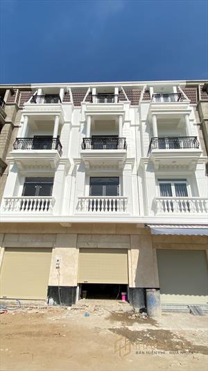 Nhà phố mặt tiền đường Ngô Quyền, thanh toán 50% ký hợp đồng, 101m2.
