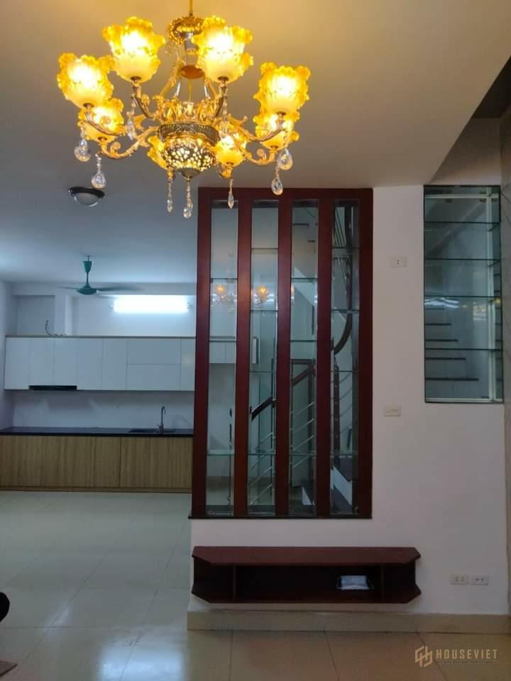 Bán nhà Mỹ Đình, cạnh chợ, 4 tầng, 56m2, chỉ 5 tỷ 600 triệu.