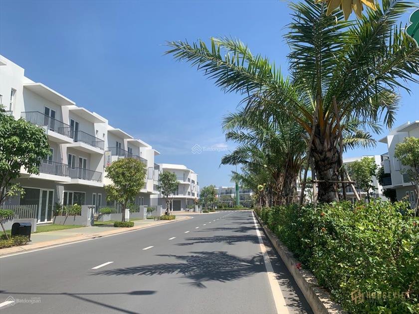 Kẹt tiền bán gấp căn shophouse dự án Dragon Village trục chính 6.2 tỷ