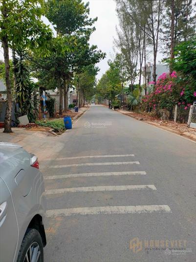Bán đất tặng kèm nhà C4, mặt tiền DX065, Định Hoà, 4,15x43m.