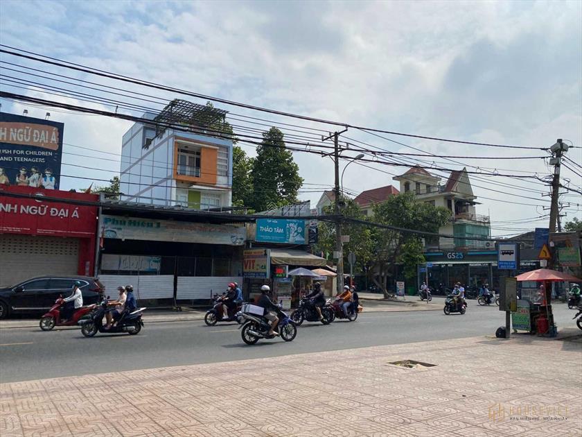 Nhà 2 MT Kha Vạn Cân, gần chợ Thủ Đức. DT: 11 * 20 = 220m2