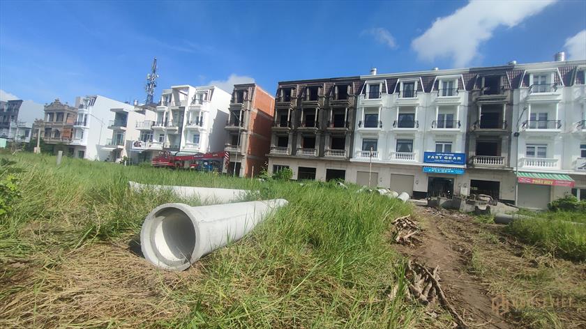 Cần bán gấp căn nhà phố ngay trung tâm chợ Bình Minh - 1 trệt 3 lầu