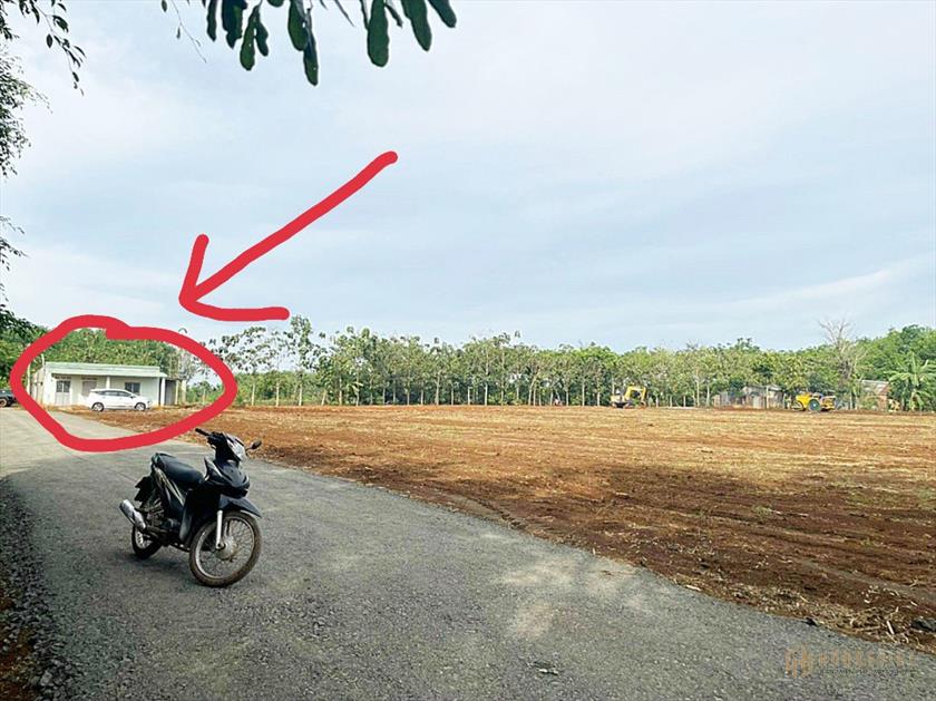 Cần bán lô gốc 2 mặt tiền ngay vị trí đắt địa cách QL13 400m.