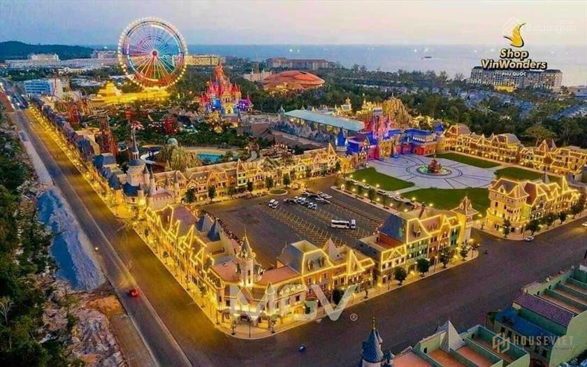 Chính chủ cần chuyển nhượng căn shop mặt đường 42m khu VinWonder