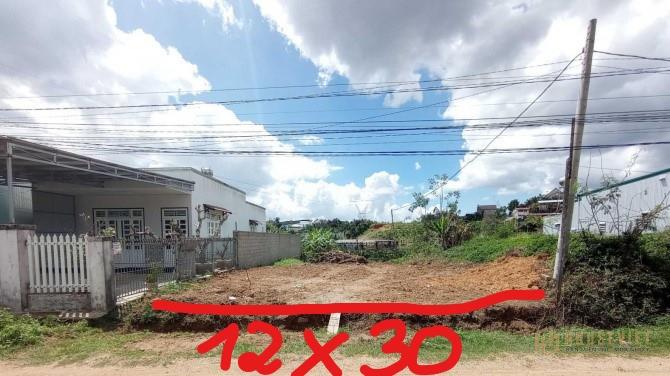 Sổ sẵn sang tên ngay lô đất 368m2-750tr MTĐ xe hơi vào tới đất.