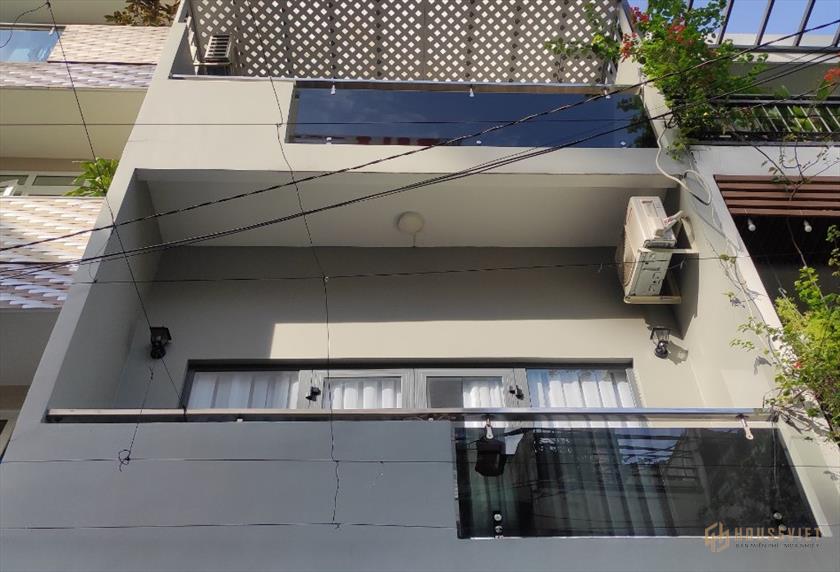 Nhà 3 tầng ô tô vào trong. Sát mặt tiền, gần sân bay chỉ 8.9 tỷ